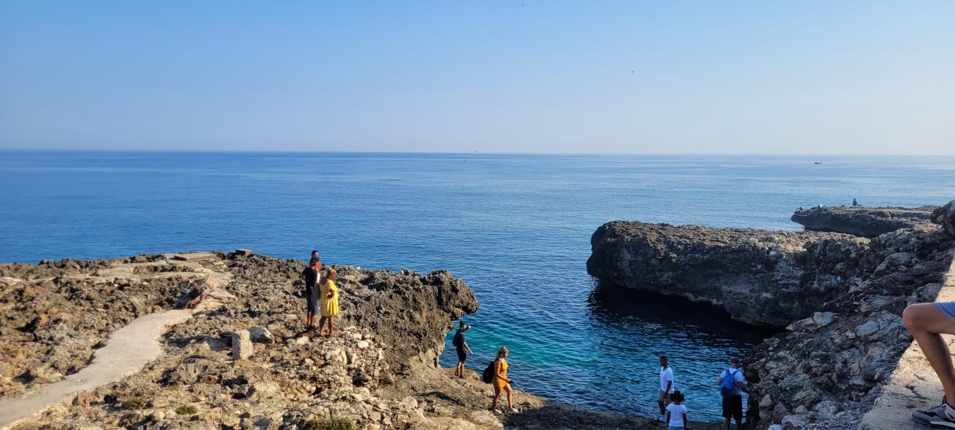 Puerto Escondido mit der Grotte la Cazuela
